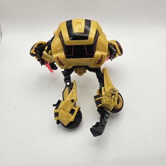 Transformers Generations Cybertronian Bumblebee 2009 Deluxe - Picture 5 of 6
